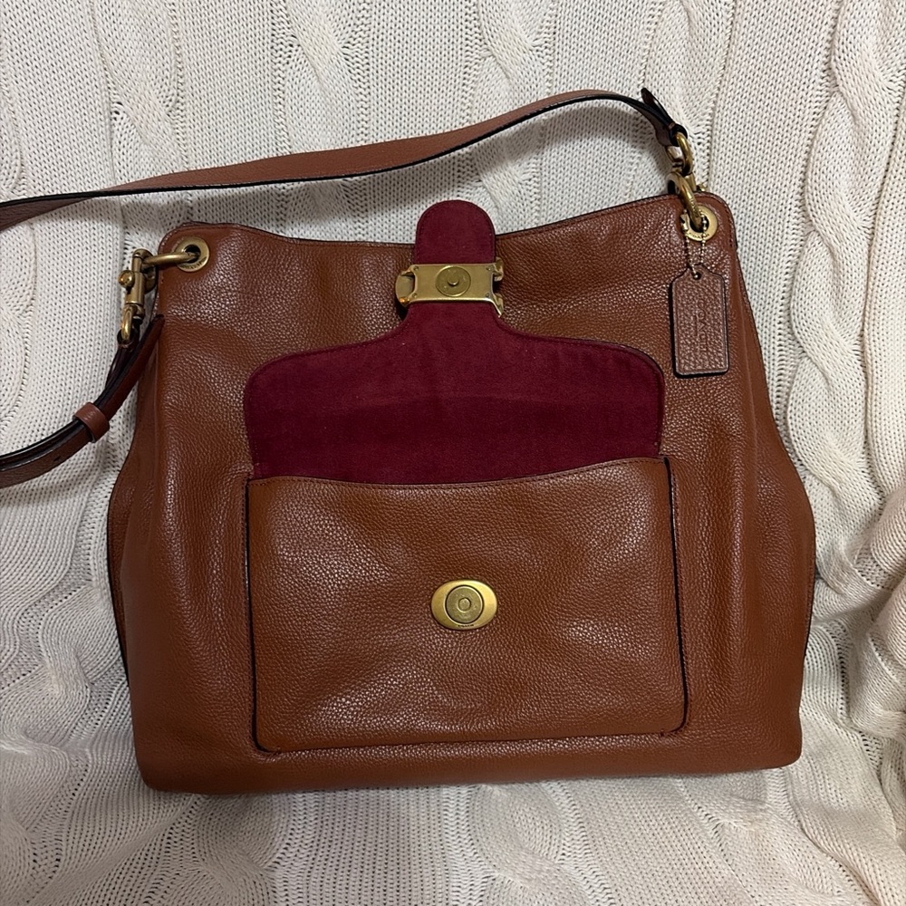Coach Tabby Hobo Saddle Pebbled Leather Shoulder Bag with Gold Hardware. - Picture 4 of 7